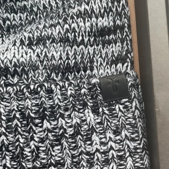 Frye Beanie and Card Case New In Box - Picture 5 of 6